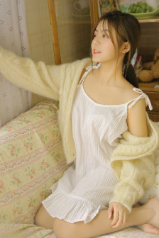 李海仁三级露全乳电影